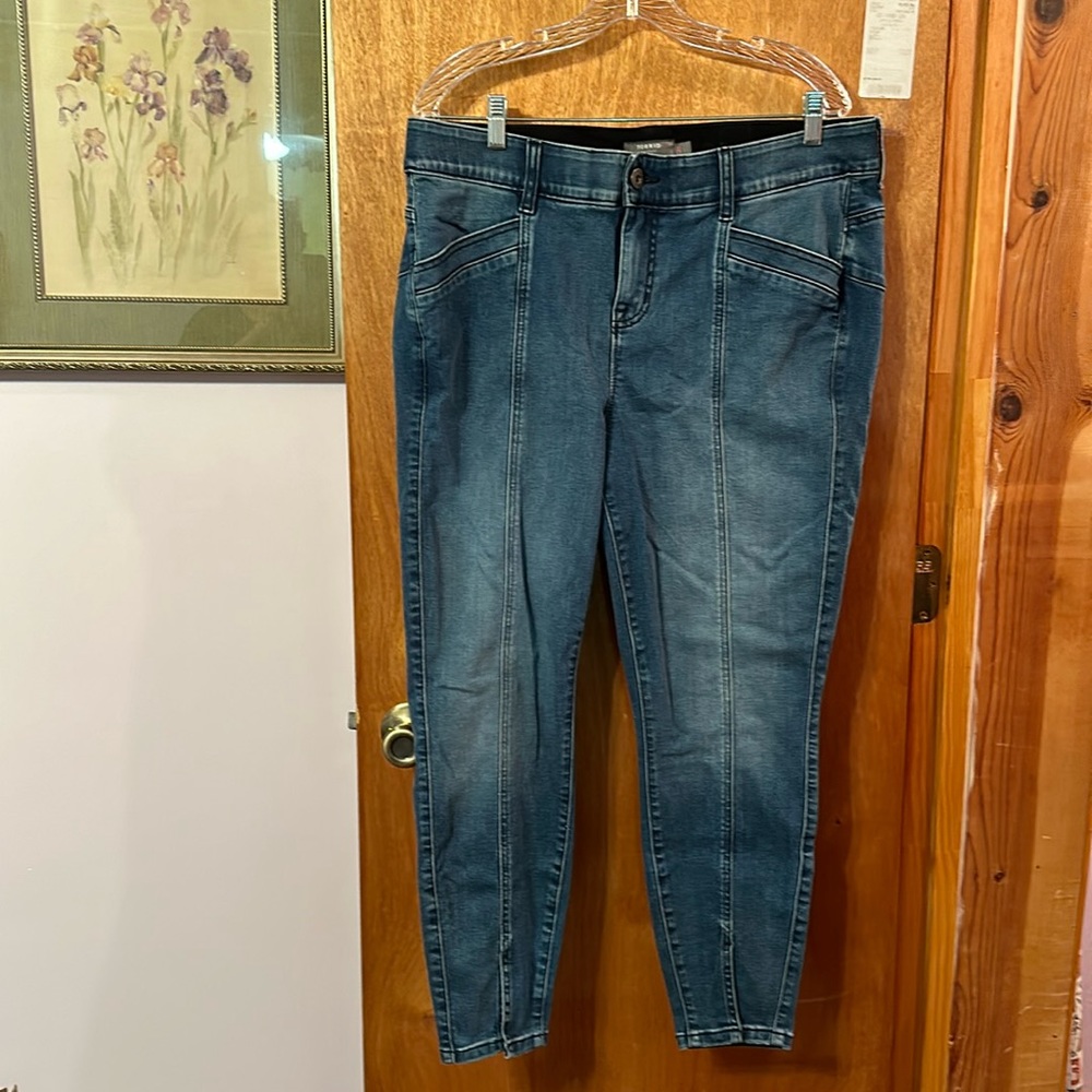 Ladies Torrid jeans. 18R. Bombshell Skinny. EUC